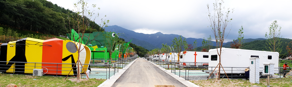 등억알프스야영장 전경